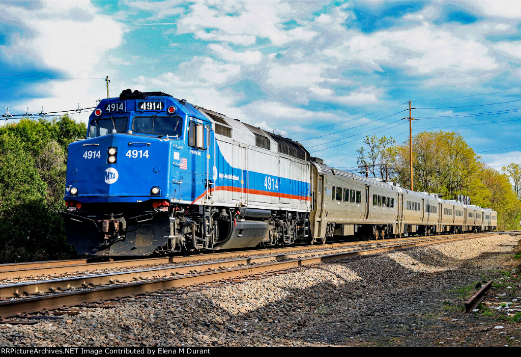 MNCR 4914 on Train 55